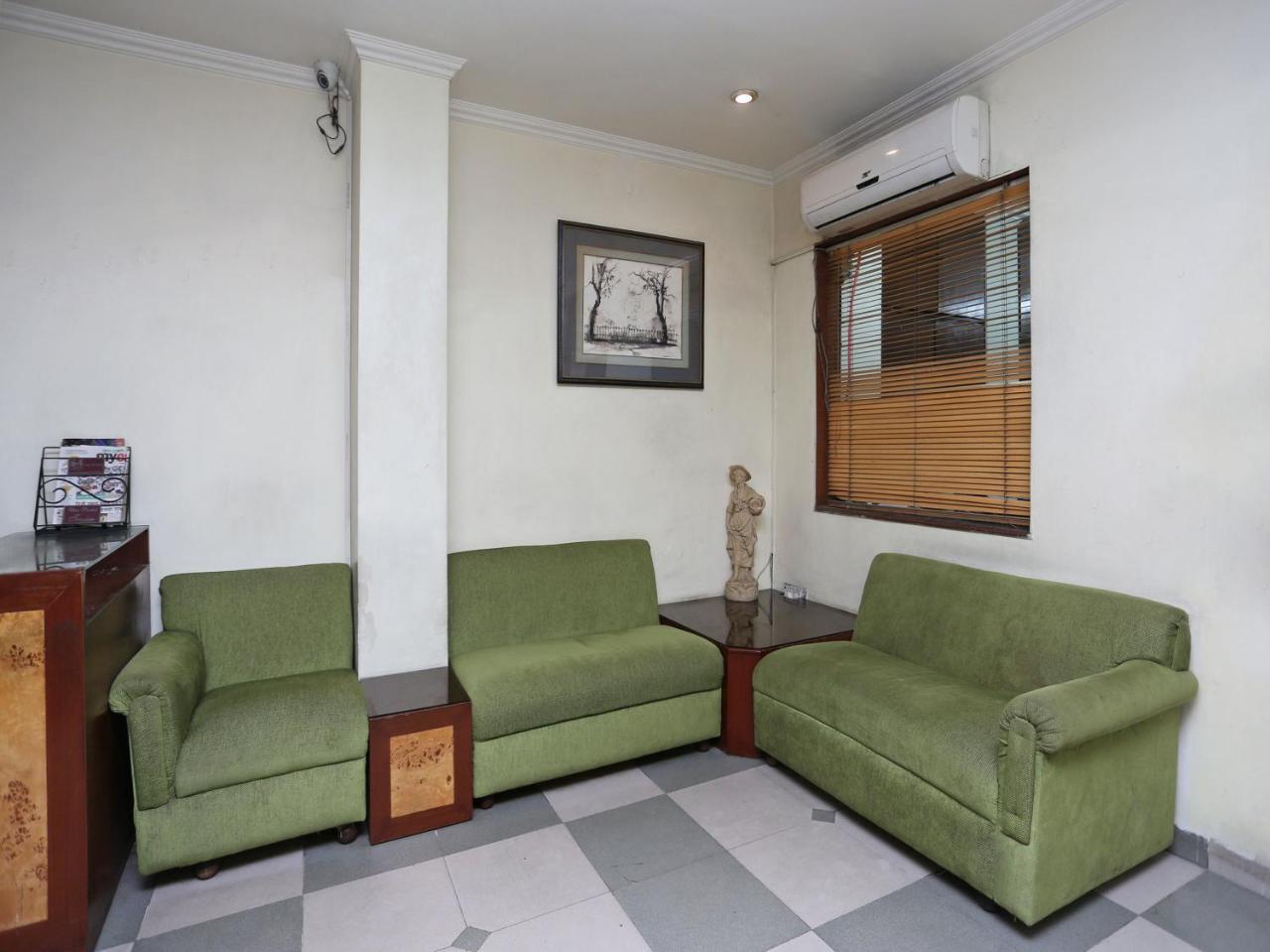 Oyo 3499 Tekarees Inn Lucknow Exteriör bild
