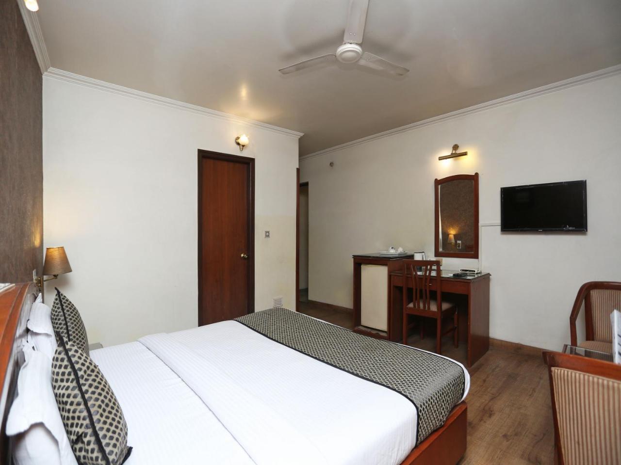Oyo 3499 Tekarees Inn Lucknow Exteriör bild
