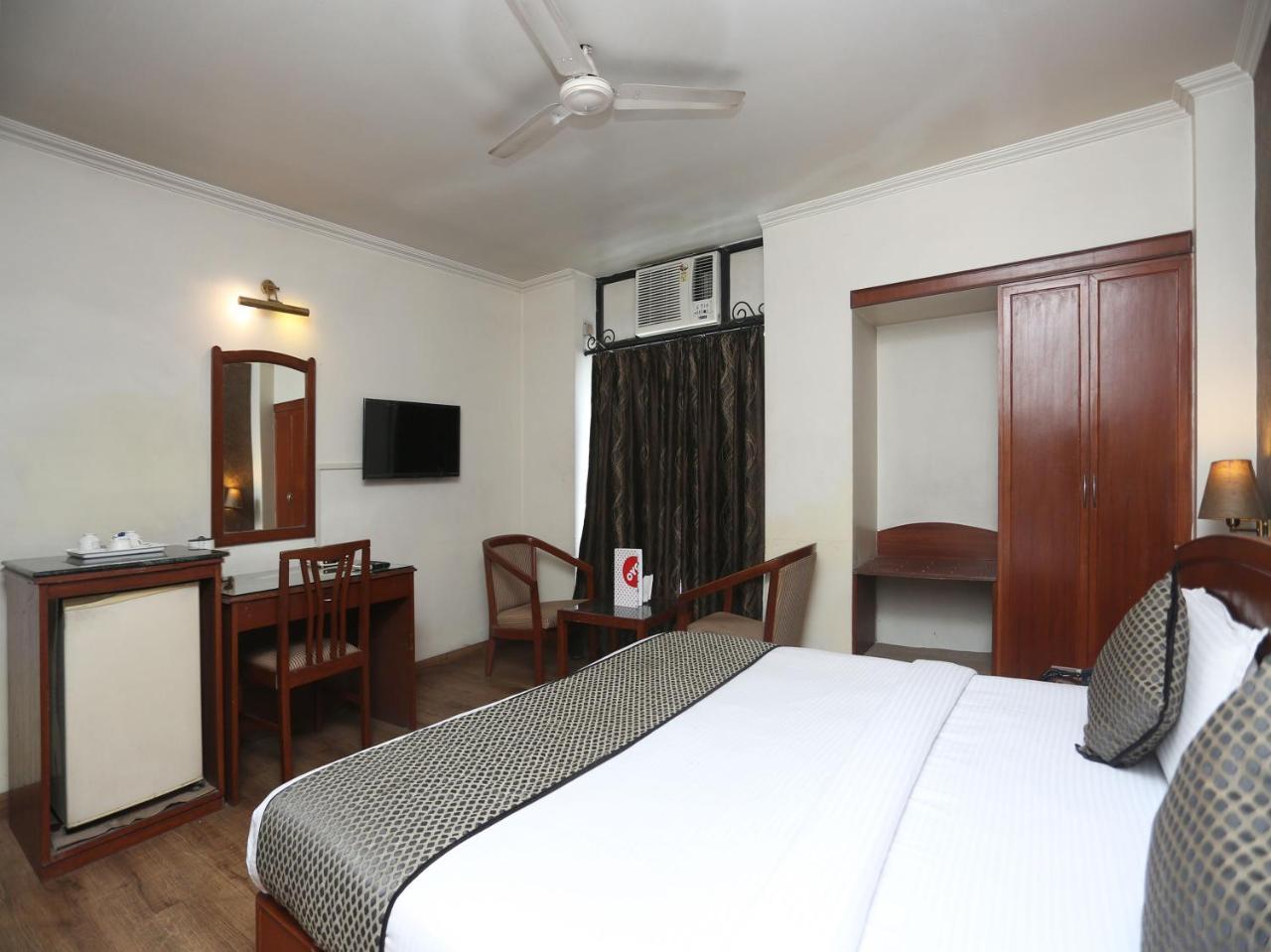Oyo 3499 Tekarees Inn Lucknow Exteriör bild