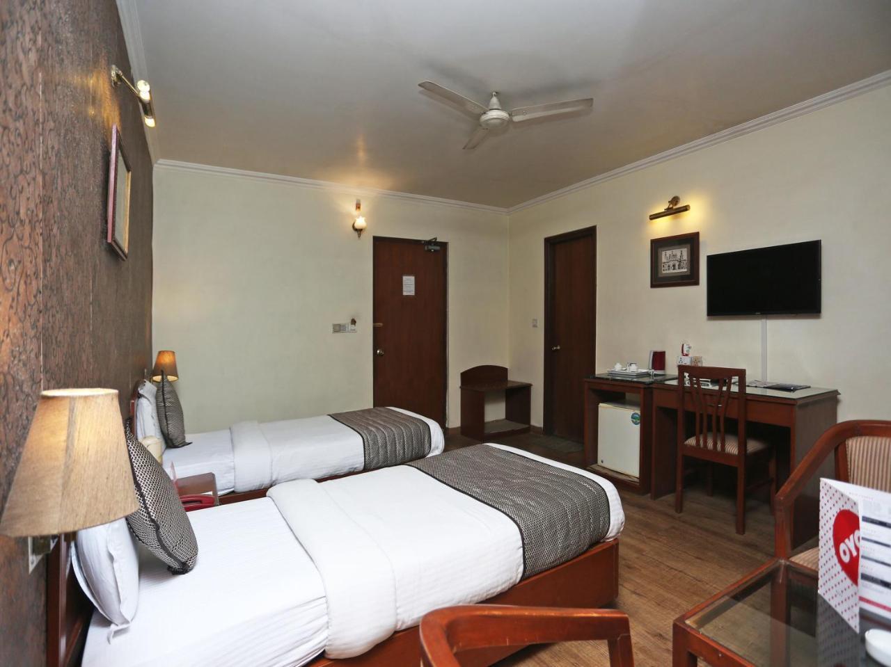 Oyo 3499 Tekarees Inn Lucknow Exteriör bild